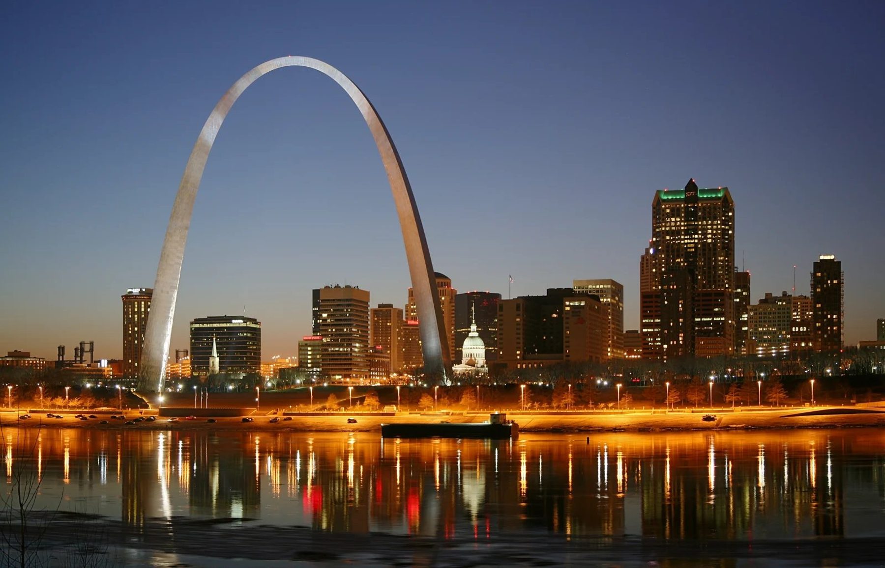 The Gateway Arch and Saint Louis riverfront at night